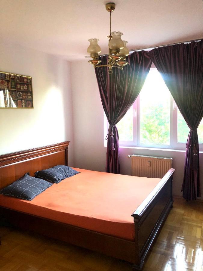 Vintage Bucharest Apartment Luaran gambar